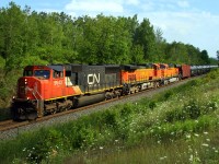 CN 5643, BNSF 5523 and BNSF 5729 are in full throttle as 720 grinds up the Niagara Escarpment with 13,000tons of crude oil in tow.