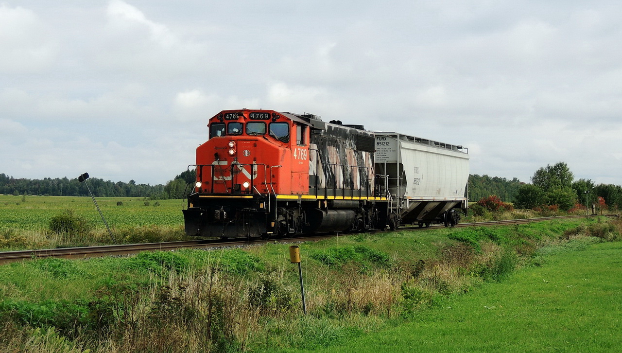 CN 514 back from Aston with a single hopper.