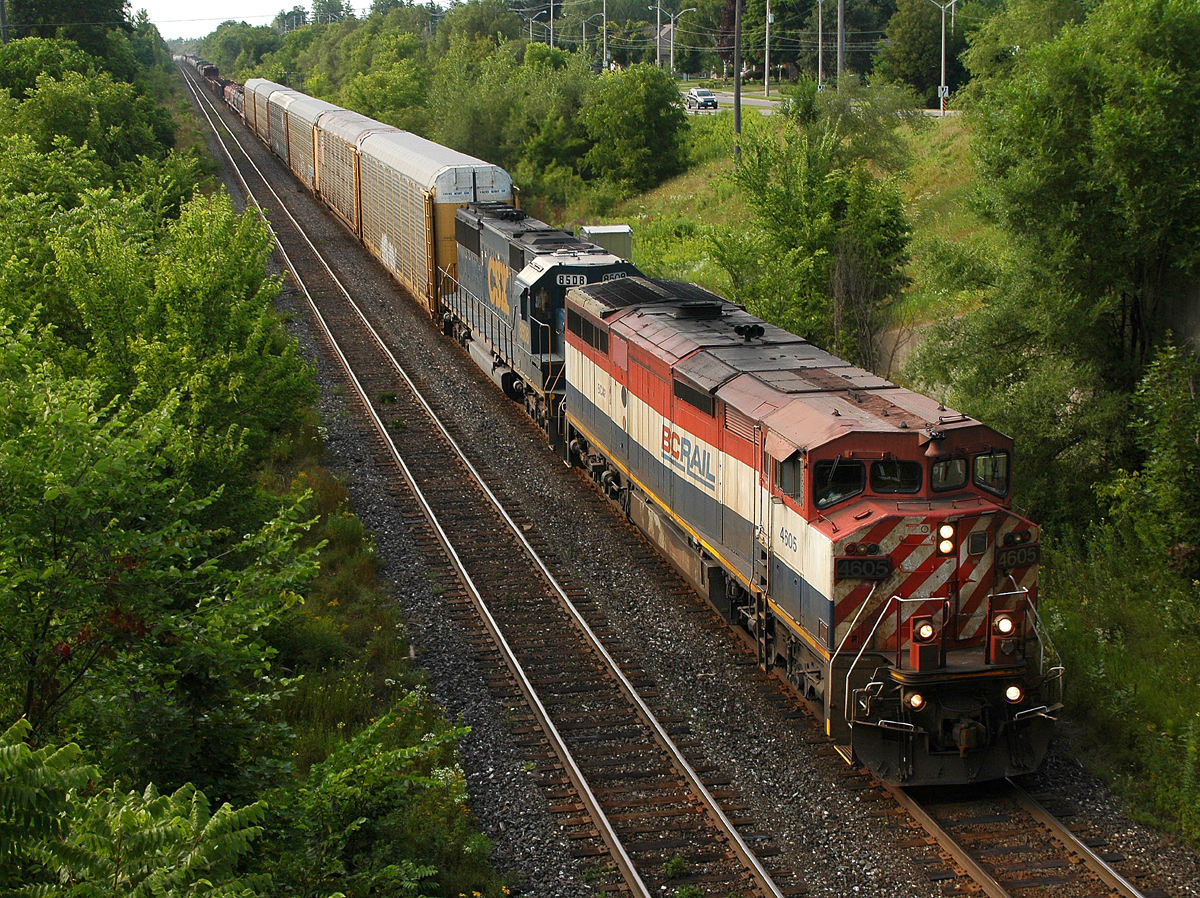 BCOL 4605 - CSXT 8508 lead 79 cars on M33031 19 towards Hamilton as they pass through the plant at Hardy