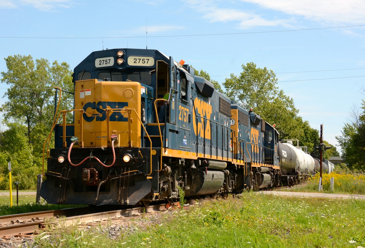 CSX2757 with 2561 cross Tashmoo Ave. in Sarnia.