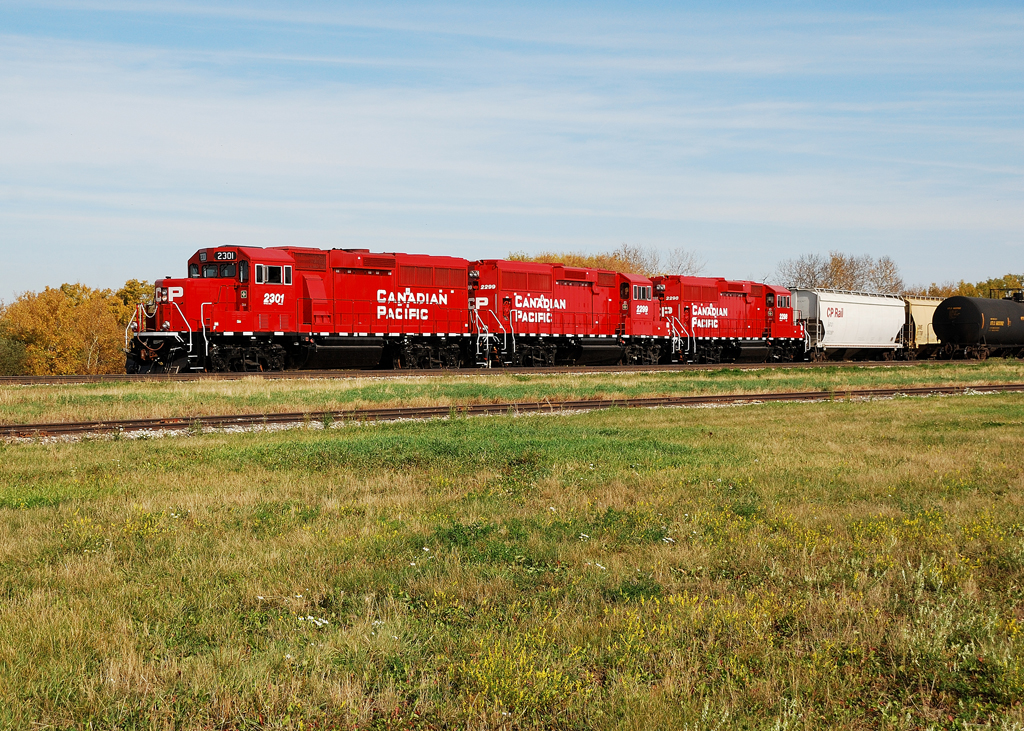 All new rebuilds! CP N16-25 builds its train with 3 new rebuilds CP 2301+ CP 2299+ CP 2298.