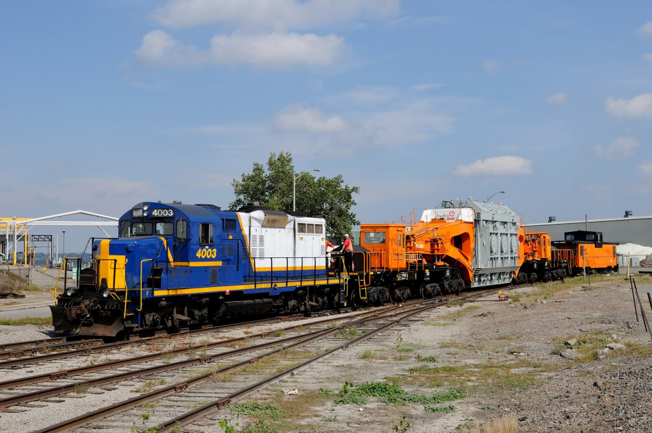 SOR 4003 pulls HEPX 200 off of Pier 14 of Hamilton Port. The massive transformer is destined for Hydro One's Trafalgar Transformer Station west of Mississauga, Ontario.