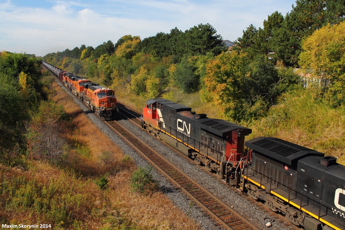 After some time waiting, the expected CN U71091 rolls through with a trio of Burlington Northern Santa Fe power. Amazingly meeting a westbound, it gave me the perfect opportunity to get the perfect photo.