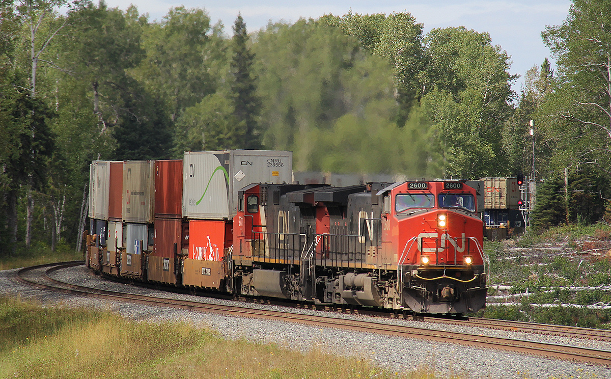 CN 2600 + IC 2711 have CN Q112 in hand at Caramat West