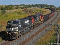 CN X321 curve through Lovekin behind NS 9039 and CN 2127. NS leader is a nice catch, and certainly a good follow up to the X371 that had just passed here about 25 minutes earlier with BCOL 4643 solo. Thx Delic. 1512hrs.