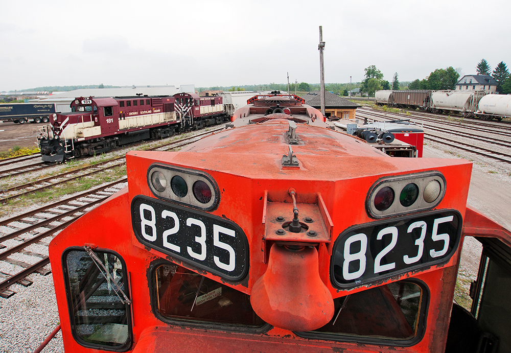 Two OSR jobs meet at Guelph Jct, Job One with the 8235-647 sits on the water track meanwhile Job Two heads up the main track to tie onto the rest of his train on the wye of which the first job switched out a few hours prior.