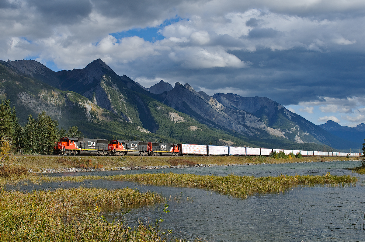 Prince George to Winnipeg manifest train M304 speeds away from Henry House behind a stellar consist of CN SD60s 5428, 5420 and 5452.