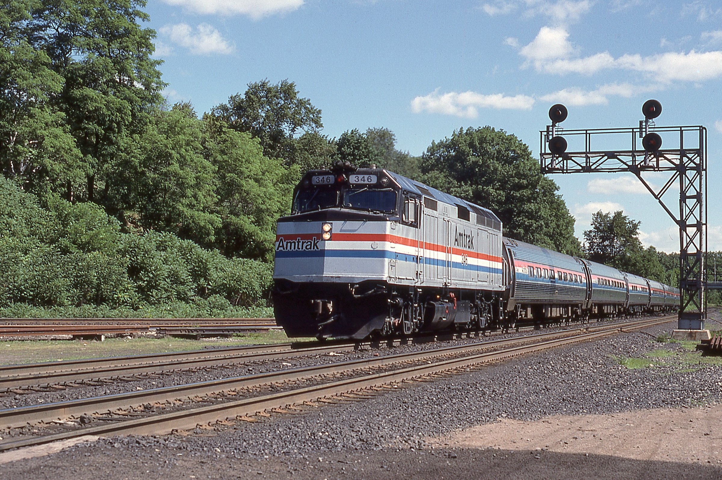Railpictures.ca Keith MacCauley Photo Amtrak F40PH No. 346 (EMD 11/1980) powers through