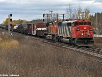 CN X371 hits the plant at Grafton behind CN 5538 and BNSF 5531. A convenient placed ballast pile provides some needed elevation here. 1514hrs.