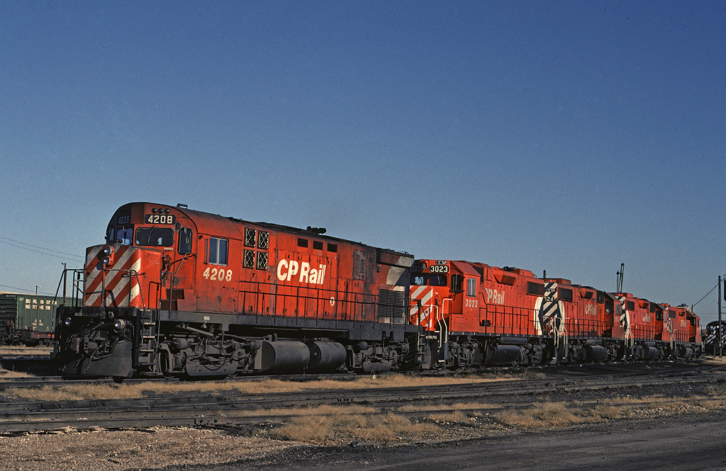 Power laying over in South Edmonton yard. One of the few (maybe only) times I saw an MLW on in Edmonton during my time there in the mid-'80s.