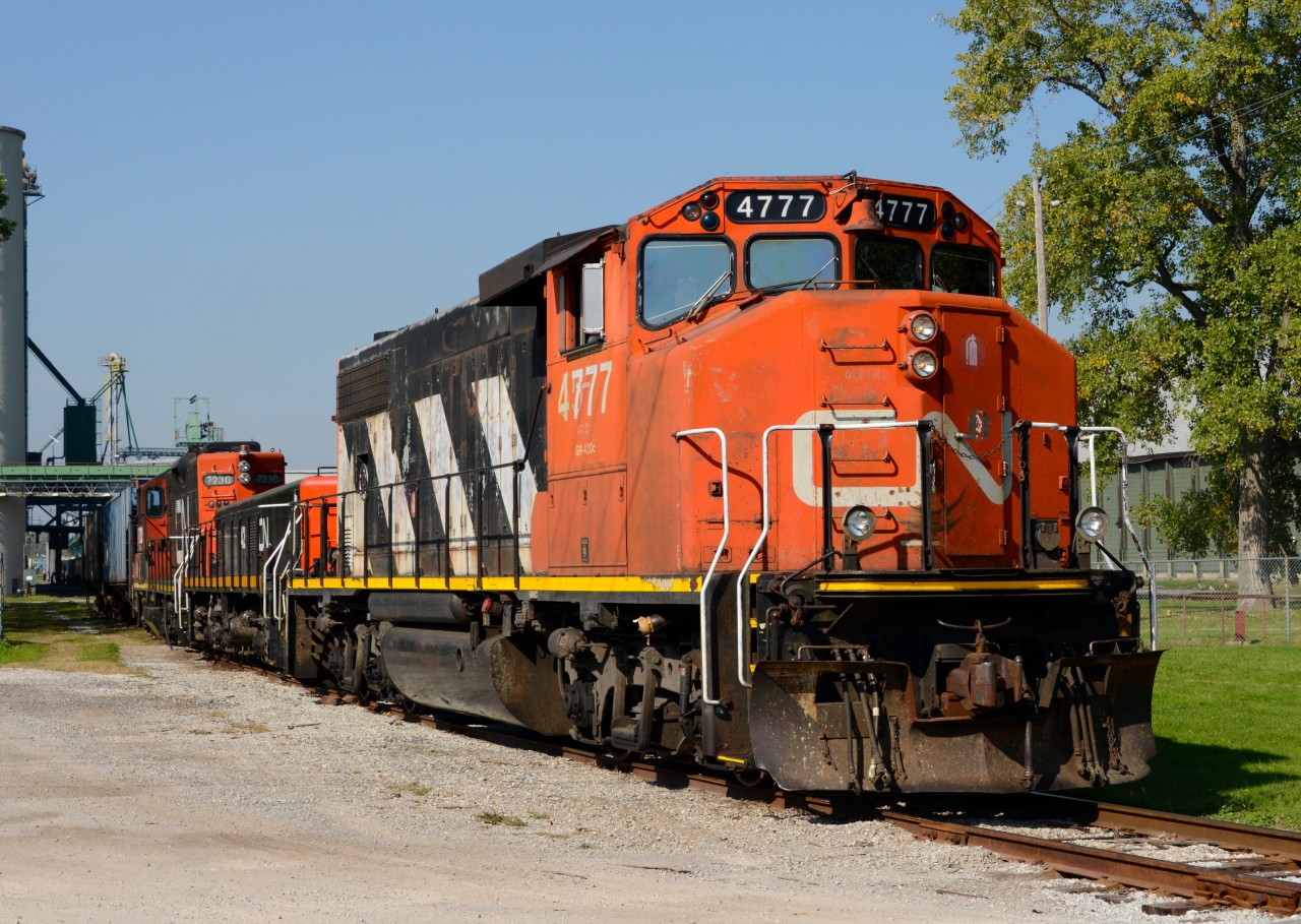 CN4777 with slug 242 and CN7230 switch cars at the Cargill elevator in Sarnia.
