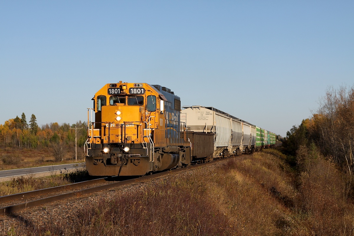 ONT 1801 is only a couple miles away from her final destination of Hearst yard.