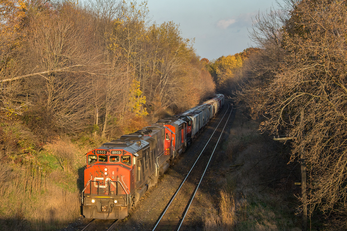 Even with 4 veteran EMD beasts for power, CN 435 maintains about 10mph past mile 9 on Copetown Hill. CN 5503, 5477, 5546, 4729 are for power, going all out. The legendary EMD sounds of run 8 were unmistakable. This particular train was a good 150 cars long, nearly half of it being loaded autoracks. CN 5503, the leader, while technically an SD60F, is classified as an SD50AF. It's zebra paint has been tampered with, containing bits of newest paint scheme on the left side, likely due to engine door replacements. Only a few blocks behind 435 is 360, which was moving at a much better pace and closing in.