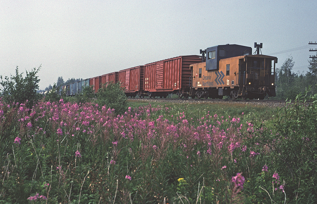 Ontario Northland caboose 122 bringing up the rear of train #207 running from Englehart to Kidd.