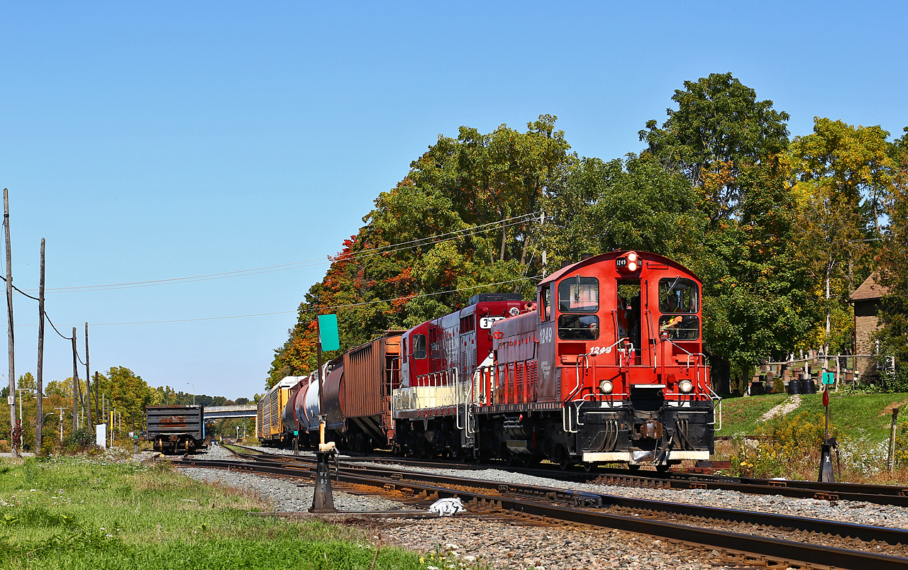An unusually quiet Saturday afternoon finds the OSR's Woodstock turn heading for home with nine cars for Cami and Ingersoll. They had set off 40 cars for CP to lift, but did not need to go out to West Coakley on this particular day.