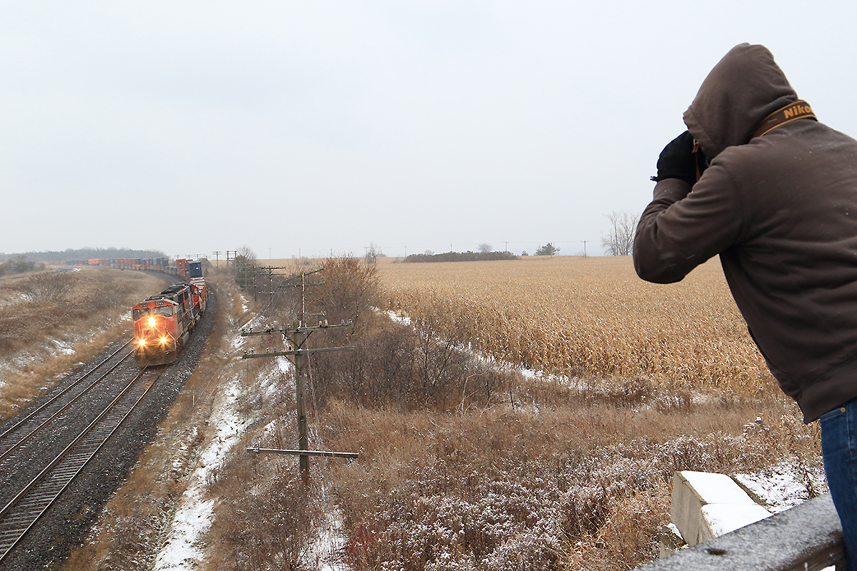 With a Pair of SD leaders fellow railfan and good friend Mike Lockwood get's the shot of Q149