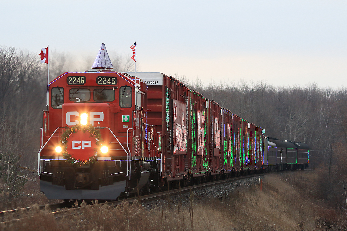 After finishing up in Vaughan CP 01H-28 makes its way north along the Mactier as it heads to its next destination to spread the holiday cheer and spirit. 

Merry Christmas and Happy Holidays!!