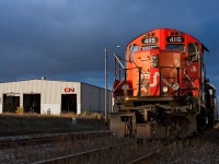 Blocked for a bit, we sit on the west side of the runaround awaiting 372's departure out of Mac Yard. 