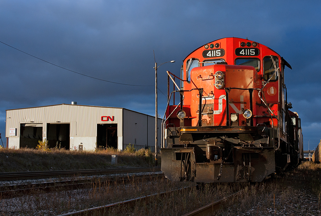 Blocked for a bit, we sit on the west side of the runaround awaiting 372's departure out of Mac Yard.