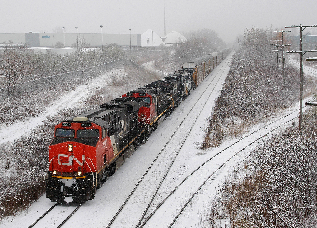 CN 2297 - CN 2577 - NS 8448 - NS 7715 lead 117 cars on M382 as they pass under Wayne Gretzky Parkway