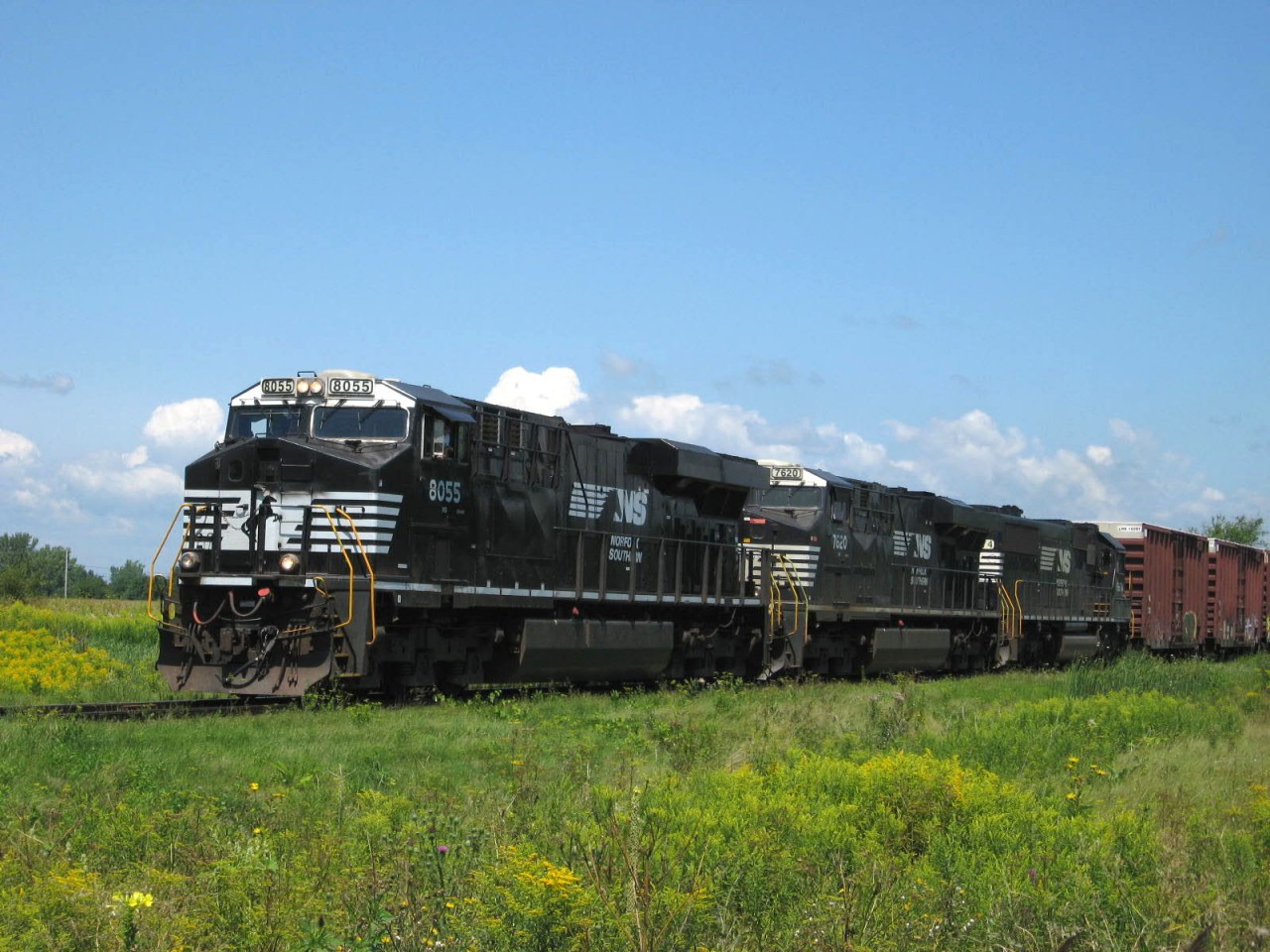 The 528 just passing the Cantic controlled point , on way to Rouses Point , NY !