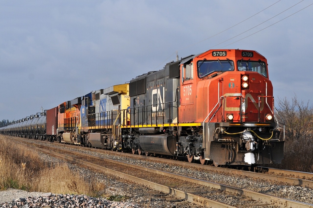 CN 5705, CSXT 9025, and BNSF 6928 eastbound at Heritage Road.