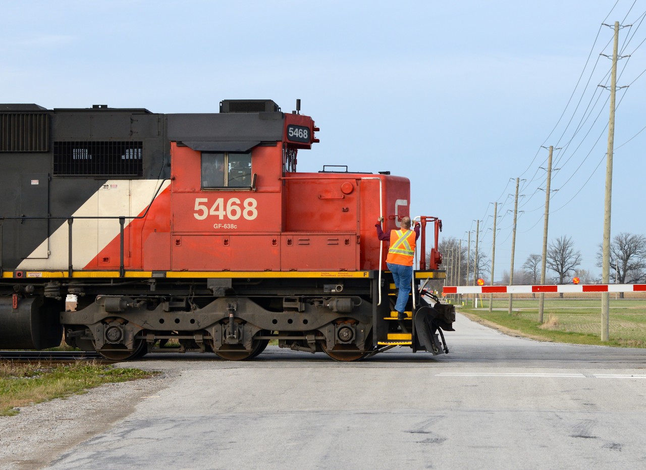CN train 332 slows down at the Blackwell crossing to pick up the conductor.