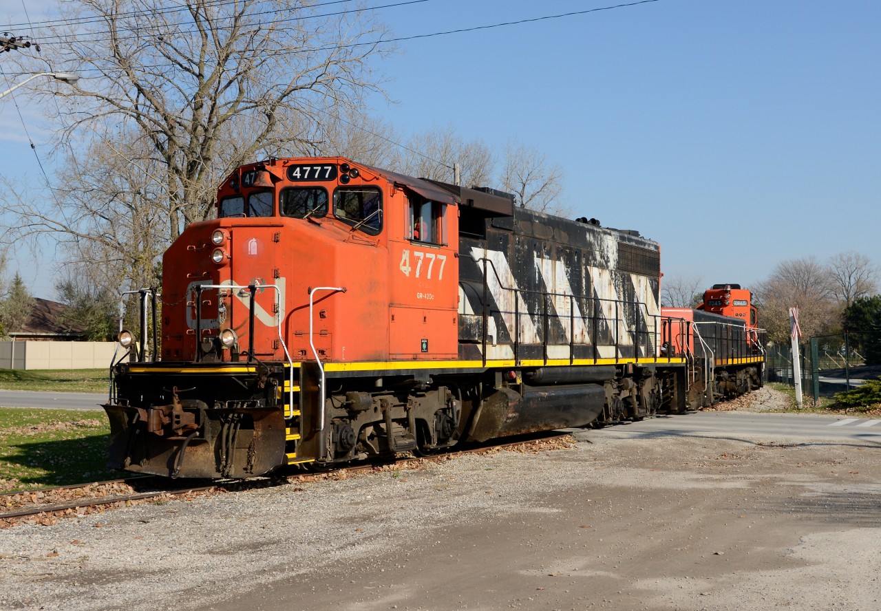 CN4777 with slug 222 and CN7245 cross Harbour Road on their way to the Cargill Elevator.