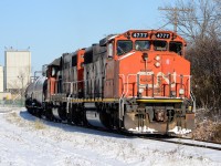 CN4777 and CN4725 return to the yard after switching at Imperial Oil.