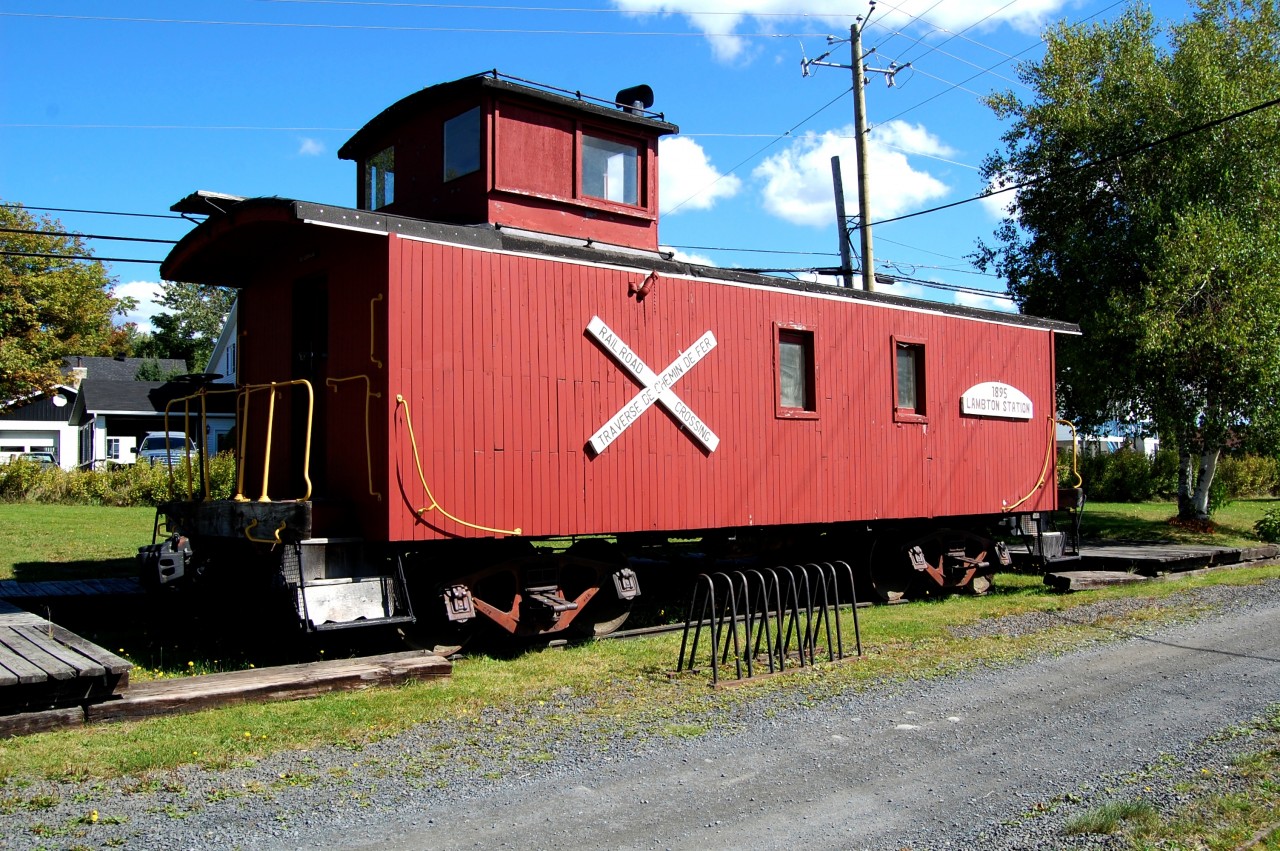 I took this picture when I went to Courcelles, Québec on September 10, 2014. The track was passing on this little village lot of years ago and was own by Quebec Central Railway, a CP subsidiary before 1999. This was the QCR Tring Subdivision (between Tring Jct, Quebec and Mégantic, Quebec). This was an old CP wood caboose I took on the village of Courcelle, Quebec. This is a museum now.