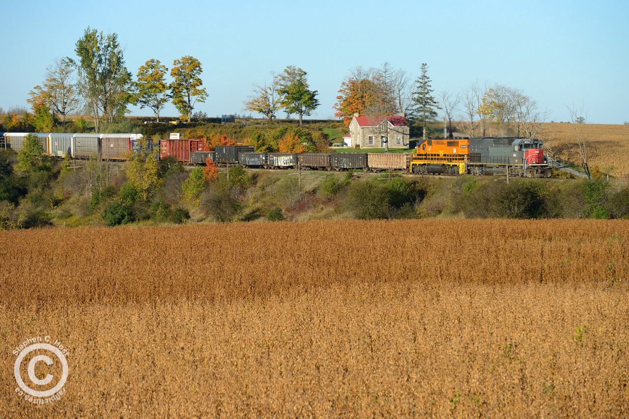 GEXR 432 is seen passing by fields of gold and a really neat stone farmhouse on this beautiful fall morning.