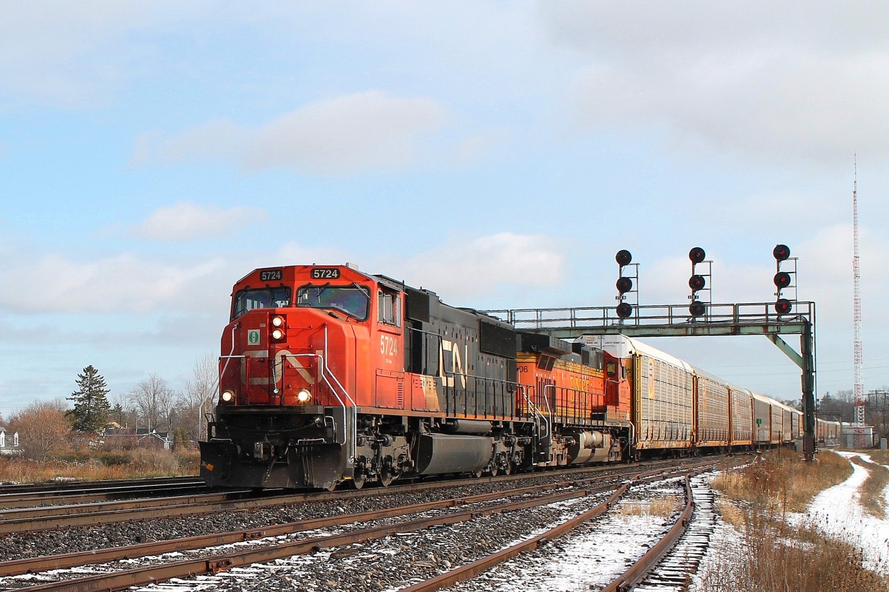 The fifth train within an hour this morning hauled by CN 5724 and BNSF 5506 caught in a rare sunny moment!