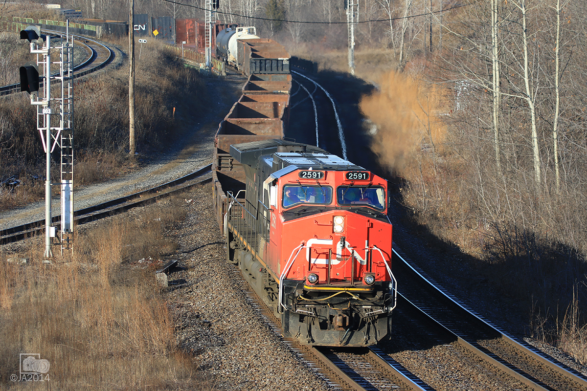 A few days before the big day and yet no snow, one can only hope and dream of a white Christmas. CN 2591 solo rolls through Hamilton West  on CN 384