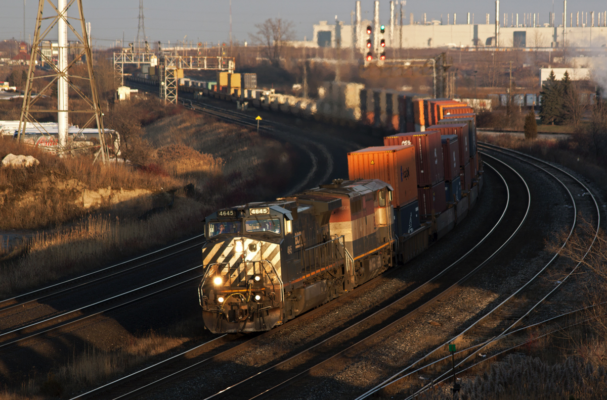 Montreal-Chicago hotshot train #149 handles the curve at Gerdau with an all-BCOL consist doing the honours.
