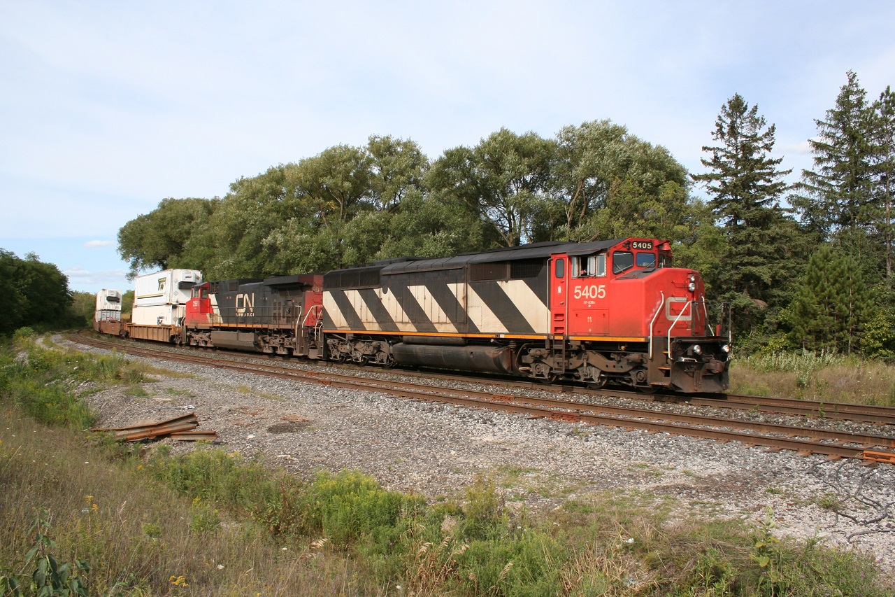 CN 5405 and 2591 head south to Toronto with containers - lots of them - most coming from the dragon: China!