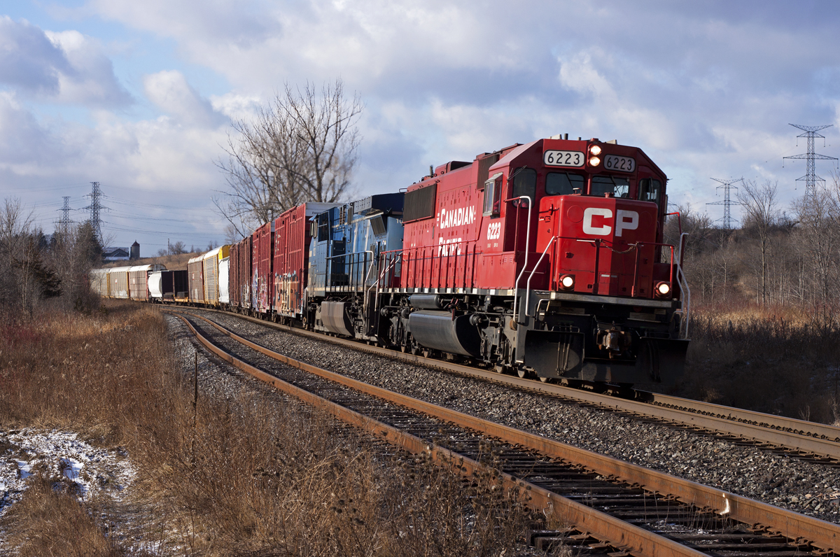 After making a lift in Toronto Yard, 6223-CEFX1023 muscle their train through Cherrywood. They'll go into Spicer for a westbound before having a straight shot to the Falls.