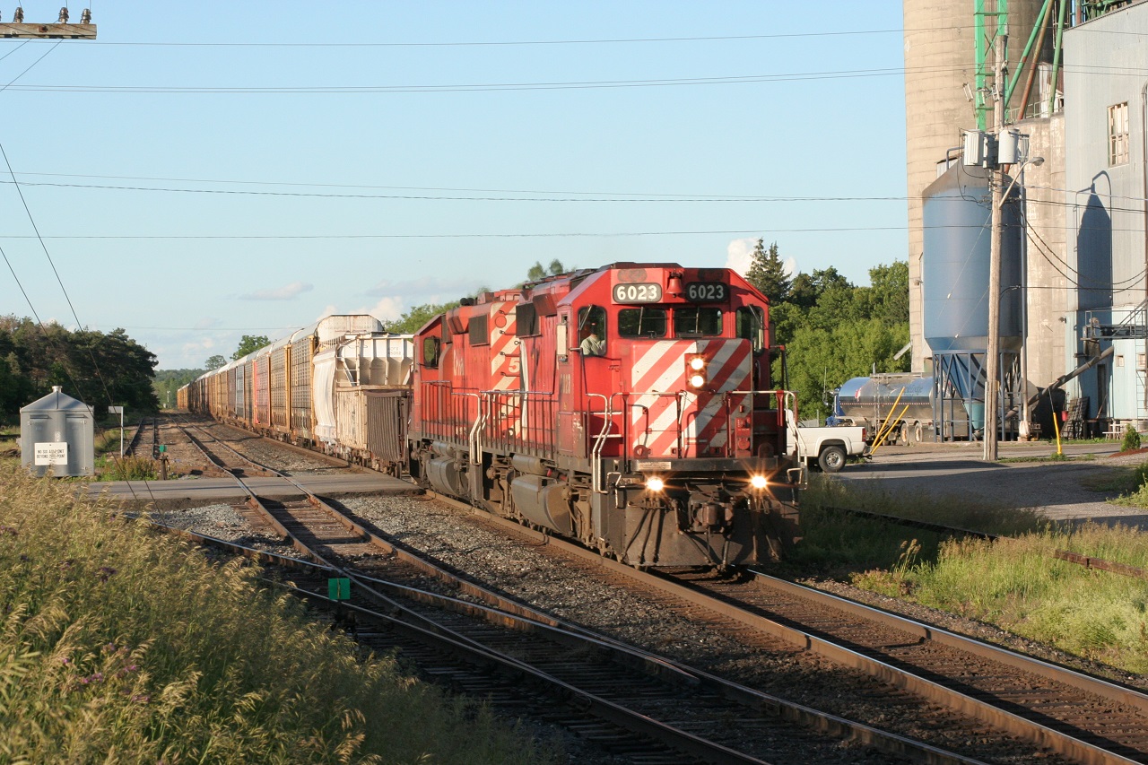 Two CP SD40-2s lead this day's London Pick-up westbound. This shot reminds me of how nice the late spring/summer can be in Ontario, in comparison to the winter, especially when we don't have snow!