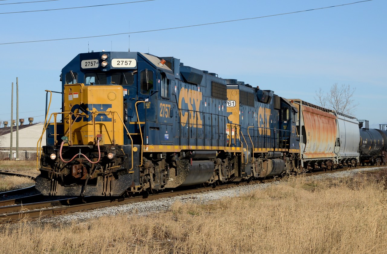 CSX2757 with CSX2561 come around the corner heading south on to the St. Clair River Industrial Spur at St. Andrews Street.