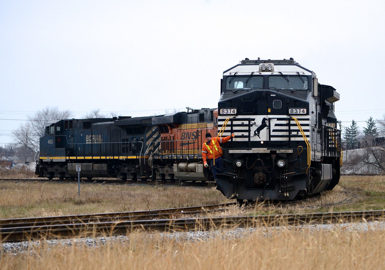 NS8374 with NS8429, BNSF6347 and BC Rail4653 come around the wye at St. Andrews Street in Sarnia.