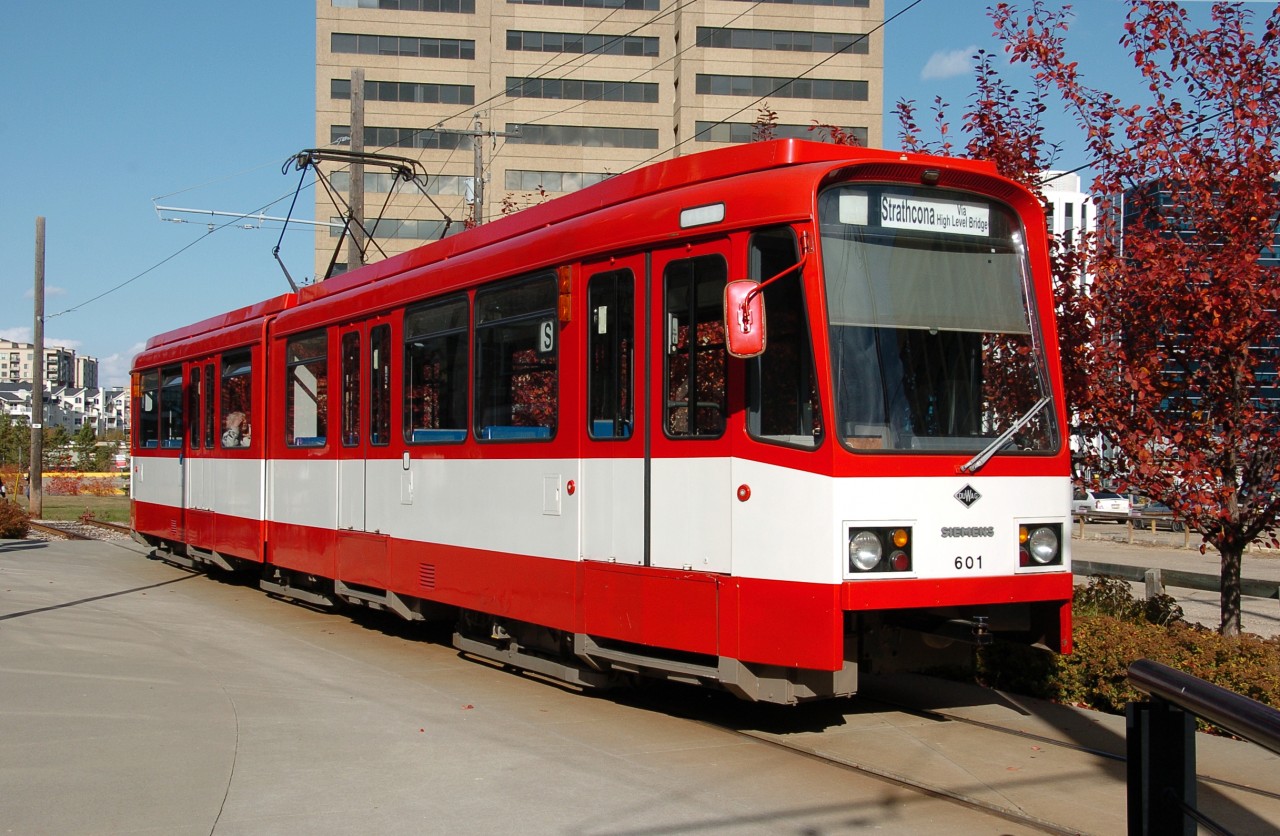 The Edmonton Radial Railway Society operates about 3km of track between around Strathcona and Jasper Ave in Edmonton. Most notable about this line is that it crosses the High Level Bridge, which serves as a vehicle, pedestrian, and railway crossing of the North Saskatchewan River. Here, the society's 1970 Siemens-Duewag articulated tram is stopped at the Jasper Terminal on one of the last days of operation in 2013.