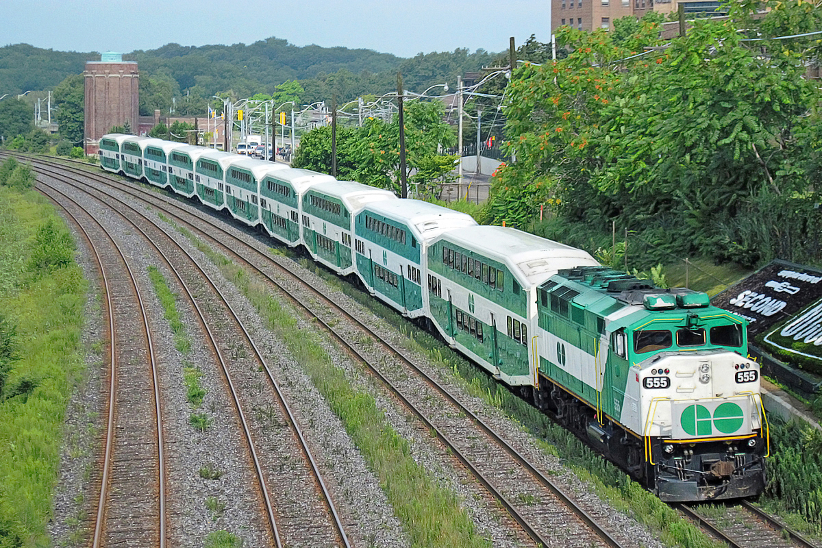 Once making up the entirety of GO's locomotive fleet, by this time, the F59PH's were a minority. Here, F59PH 555 pushes GO 909 west at Sunnyside on a nice summer day in July 2010. Around this time, the L10L setup for the F59PH's was beginning. It would only be a few more months before F59PH's would no longer operate solo on trains. GO did end up keeping 8 F59PH's, 557-564, and rebuilt them. However, everything below that was retired. 555 only lasted a few more months, and was retired. It now operates with AMT as AMXX 1348. GO now operates the remaining F59PH's only in L10L consists, and primarily on the Barrie line, but sometimes operate on other lines, specifically train runs that aren't dedicated to have 12 car consists, of which all regularly scheduled Milton line trains do not fall in that category.