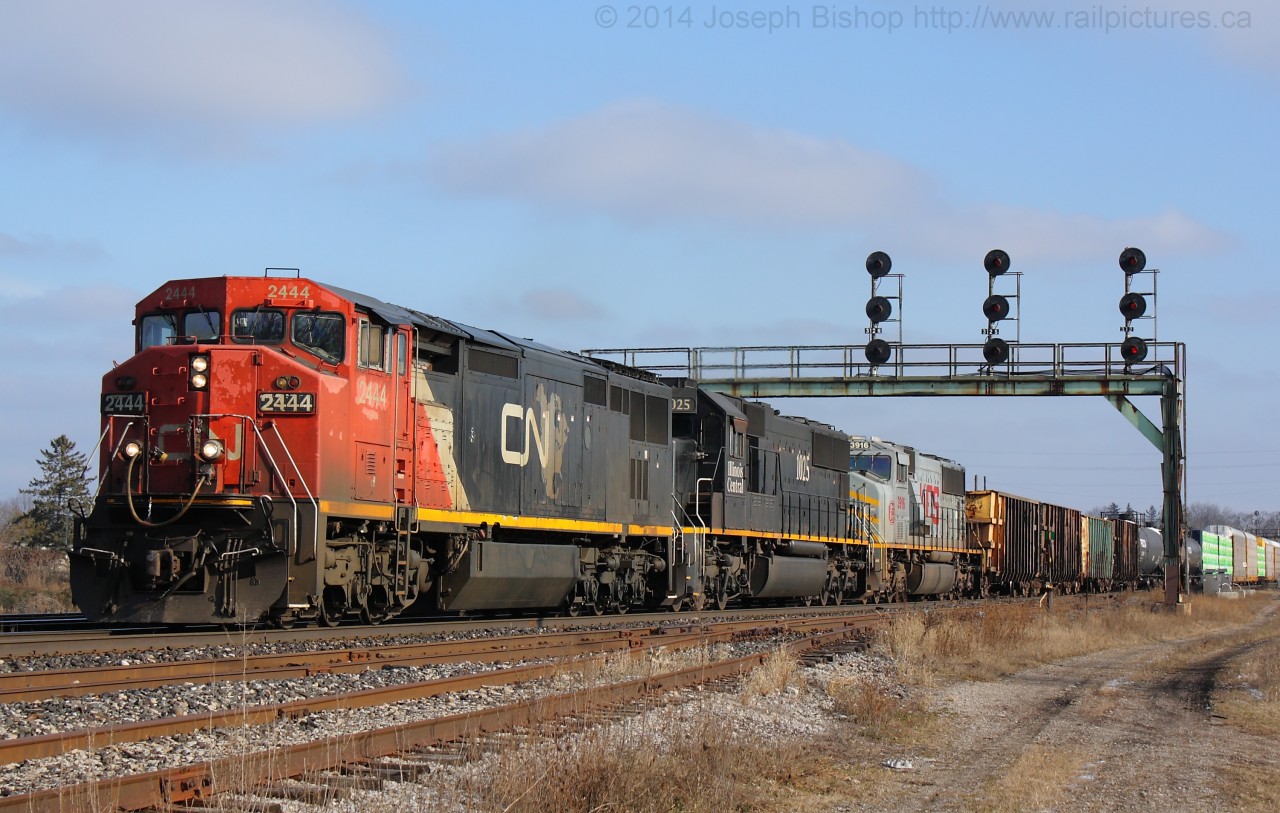 CN 385 cruises through Paris Junction with an awesome consist.  CN 2444, IC 1025 and KCS 3916 were having no issue keeping their large train in check.