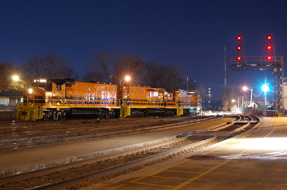 #RIPGP20D 
RLHH 3404 - RLHH 3403 - RLHH 3049 pause in the yard at Brantford after arriving from Paris on their first revenue run on SOR