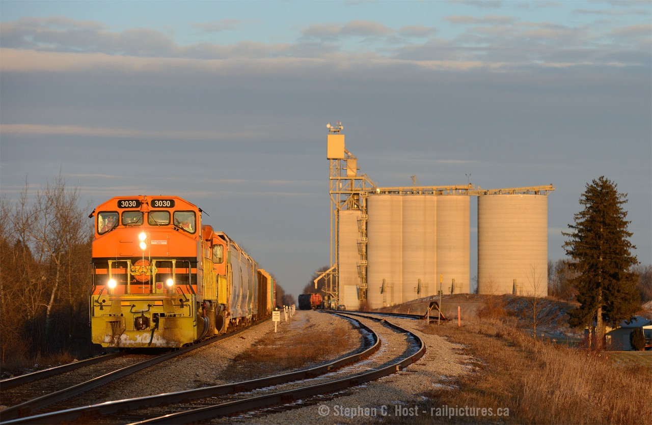 GEXR 516 is passing the Parrish and Heimbecker Shantz Station Terminal grain elevator which was built in 2003. 516 came from Stratford to work Traxxside at Guelph, following which they lifted a cut of cars from XW20 and returned to Stratford.