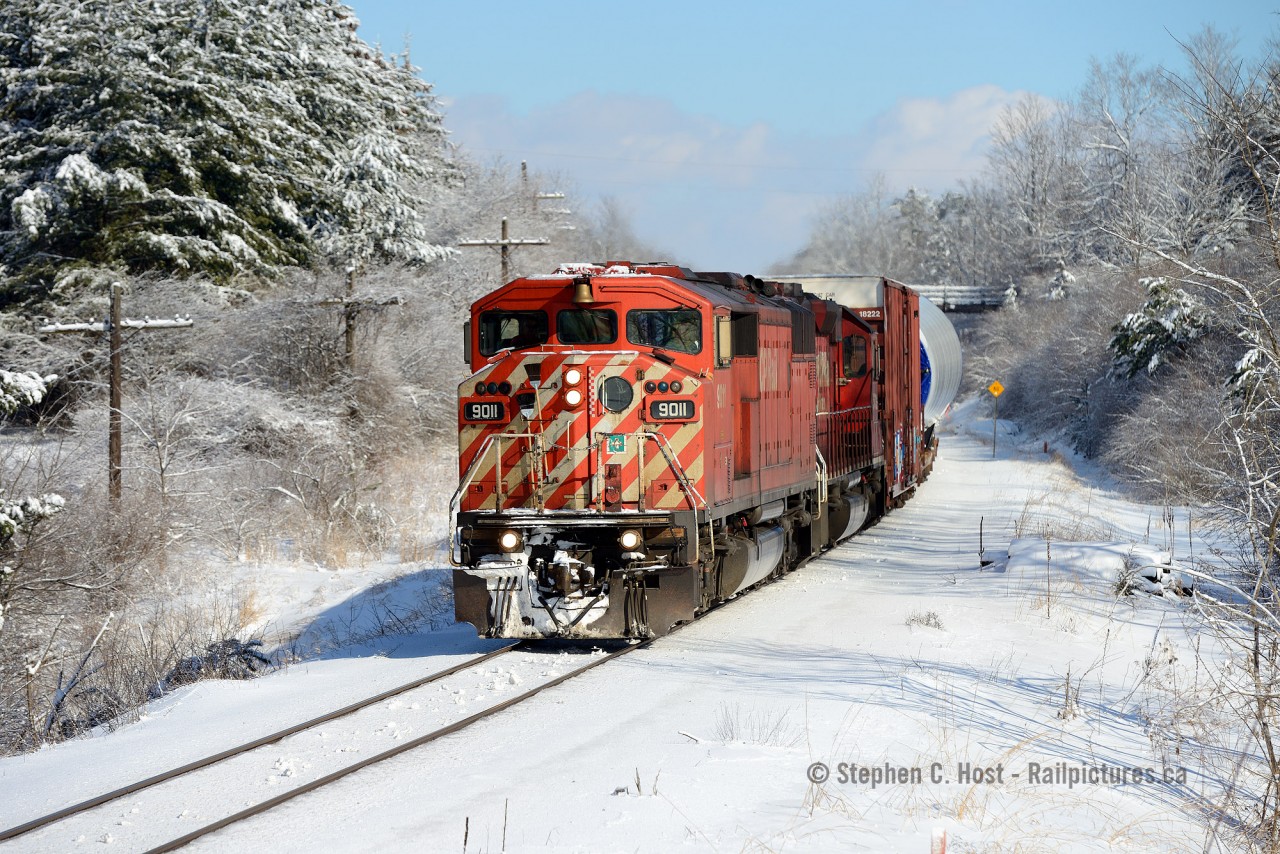 It's rather dull and grey outside - Winter is a great time to stay warm indoors and have a slideshow. The SD40-2F's are getting rarer and rarer - only a couple are left in active service as of December 2014. In this scene, A windmill extra for Windsor, Ontario is seen rounding the curve at Killean nearly a year ago today. Just as rare as the SD40-2F is the CP GP9 - only three left in service in the Toronto area. Who will bag photos of either of these rare models on the CP roster in 2015?