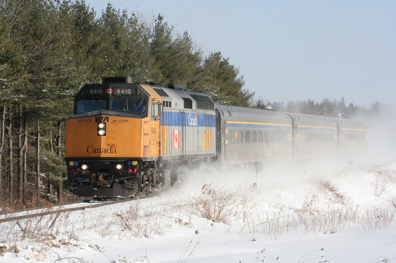 Happy Holidays! VIA 85 heads towards London on sunny winter day.