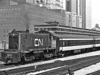 <br />
<br />
Union Station, circa 1975, was a great place to watch and photograph trains!
<br />
<br />
MLW type S-13 (Class MS-10q) was a regular sighting.  Built in August 1958, she was retired in 1990.