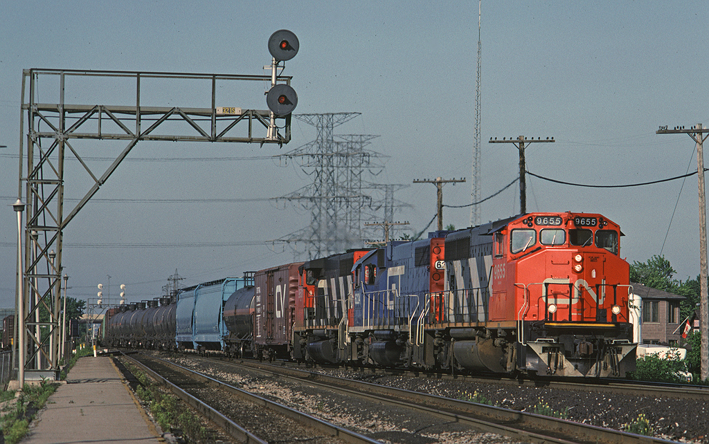 CN 332 heads on to the Halton Sub at Burlington West. The trailing GTW unit was relatively rare in Ontario in 1992.