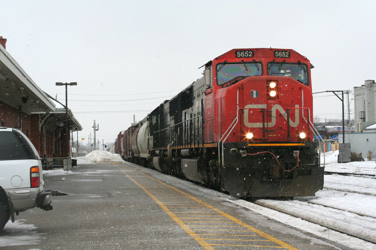 In 2003, several CN trains detoured over the GEXR Guelph Sub due to a derailment on the Dundas Sub. Five years later, it happened again. Maybe, there were times in between. But this time, I had my camera ready to catch some of the action. The date was Monday, February 18, 2008 and it was the first Family Day Monday (the first year the new holiday in Ontario and Alberta came into effect). Here we see CN 396 coasting through Kitchener at about 20-30 km/h with a good train. The power was CN 5652 and IC 1024. There was another train after this one with CN/IC-BNSF power. It's cool to see these massive trains going through Kitchener.