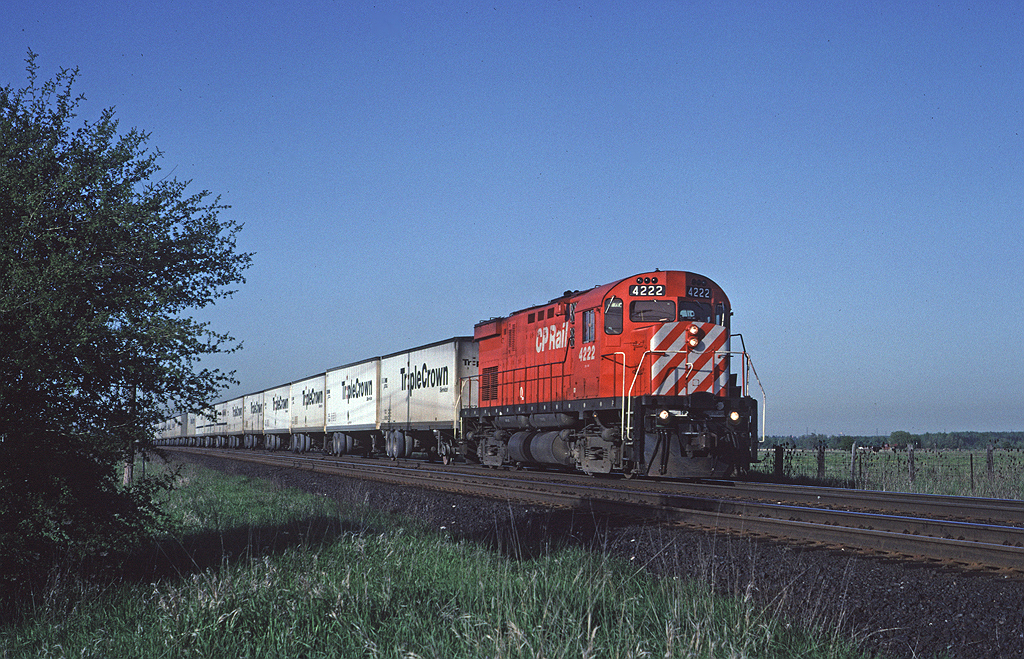 CP #529, Toronto - Detroit Roadrailer, is approaching the Fifth Line crossing in Milton.